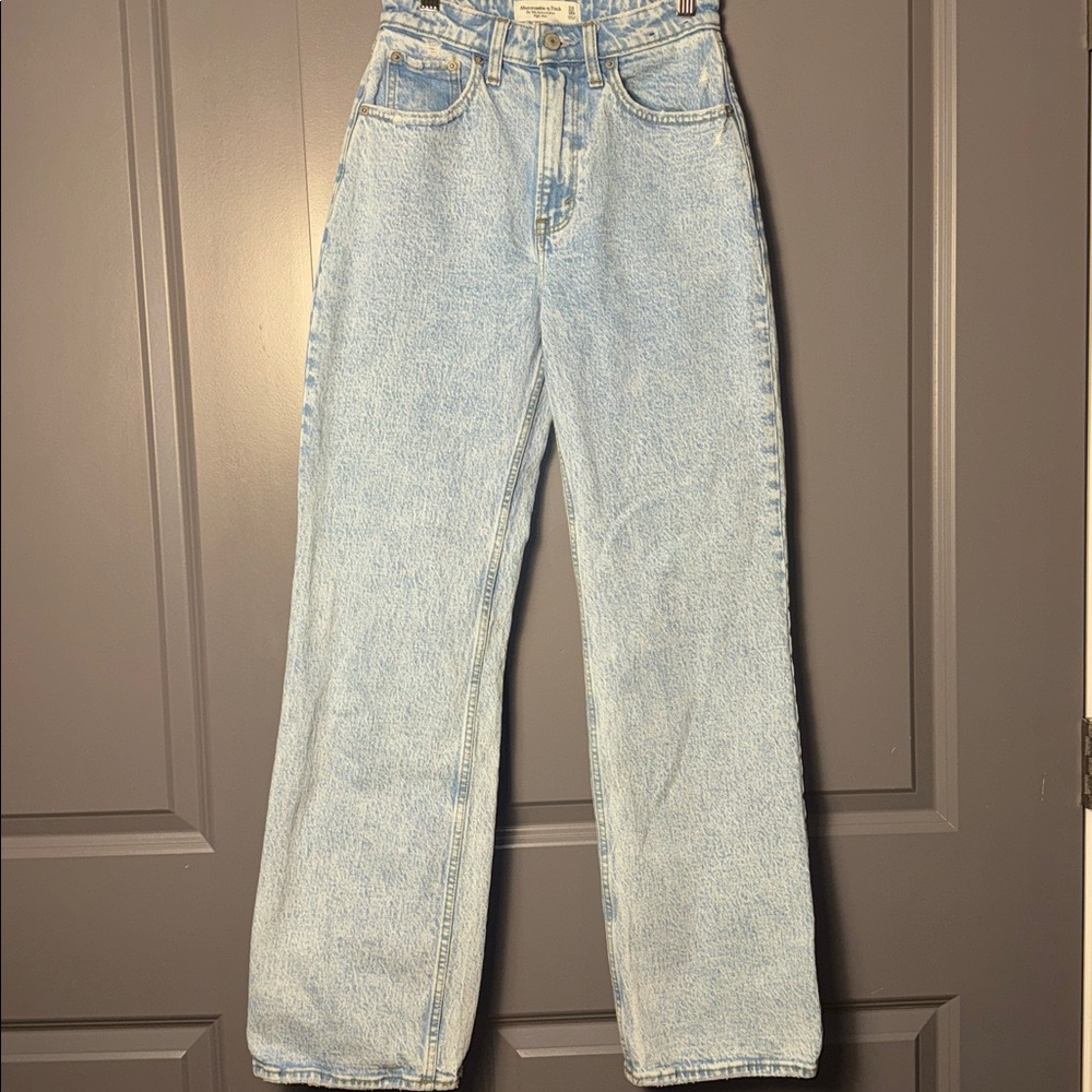 Abercrombie & Fitch Curve Love High Rise 90s Relaxed Jean - Picture 4 of 9